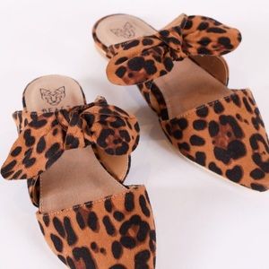 Tie Leopard Flats